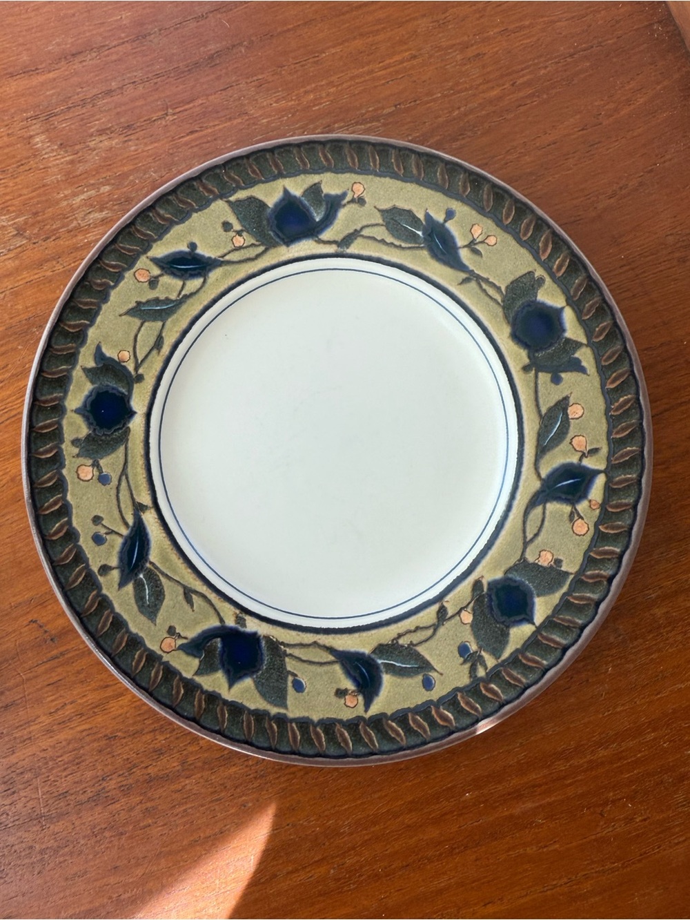 MIKASA Intaglio CACOI ARABELLA - CAC01 Stoneware Bread/Salad/ Plates Set of 6